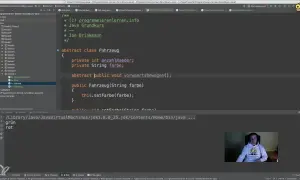 Classe abstraite Fahrzeug en cours de développement. Le code montre des propriétés comme la couleur et le nombre de roues.