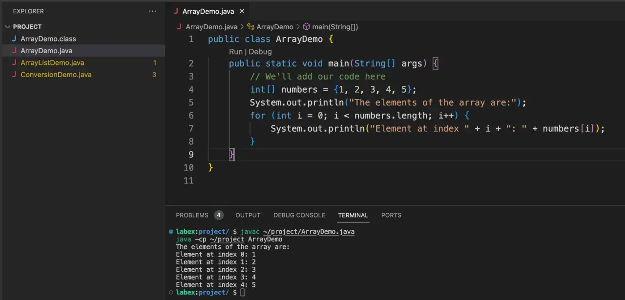 Code Java affichant les éléments d'un java array. La console montre le résultat de l'exécution.