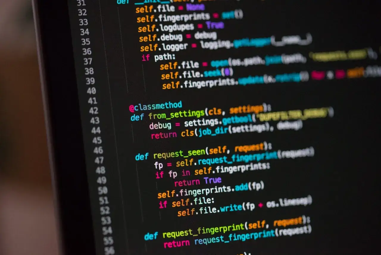 Code Python affichant un exercice de programmation. Des fonctions comme `request_seen` et `request_fingerprint` sont visibles.