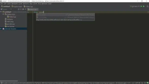 Dans PyCharm, le code Python importe le module tkinter. L'éditeur montre une suggestion pour l'importation.