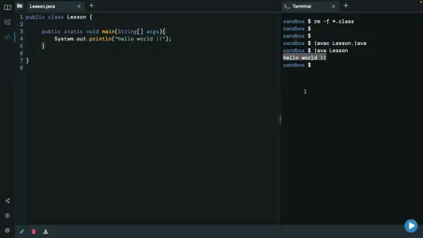 Code Java affichant "hello world !!" dans le terminal. La conversion de java int to string n'est pas visible ici.
